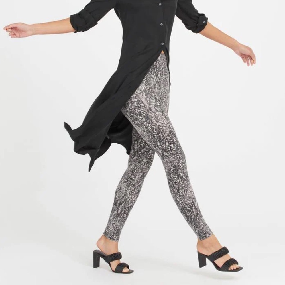 Spanx Faux Leather Snake Shine Legging Size M